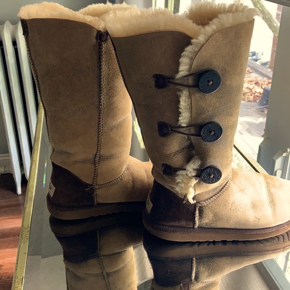 Ugg 3 button distressed bomber boot - Picture 2 of 7